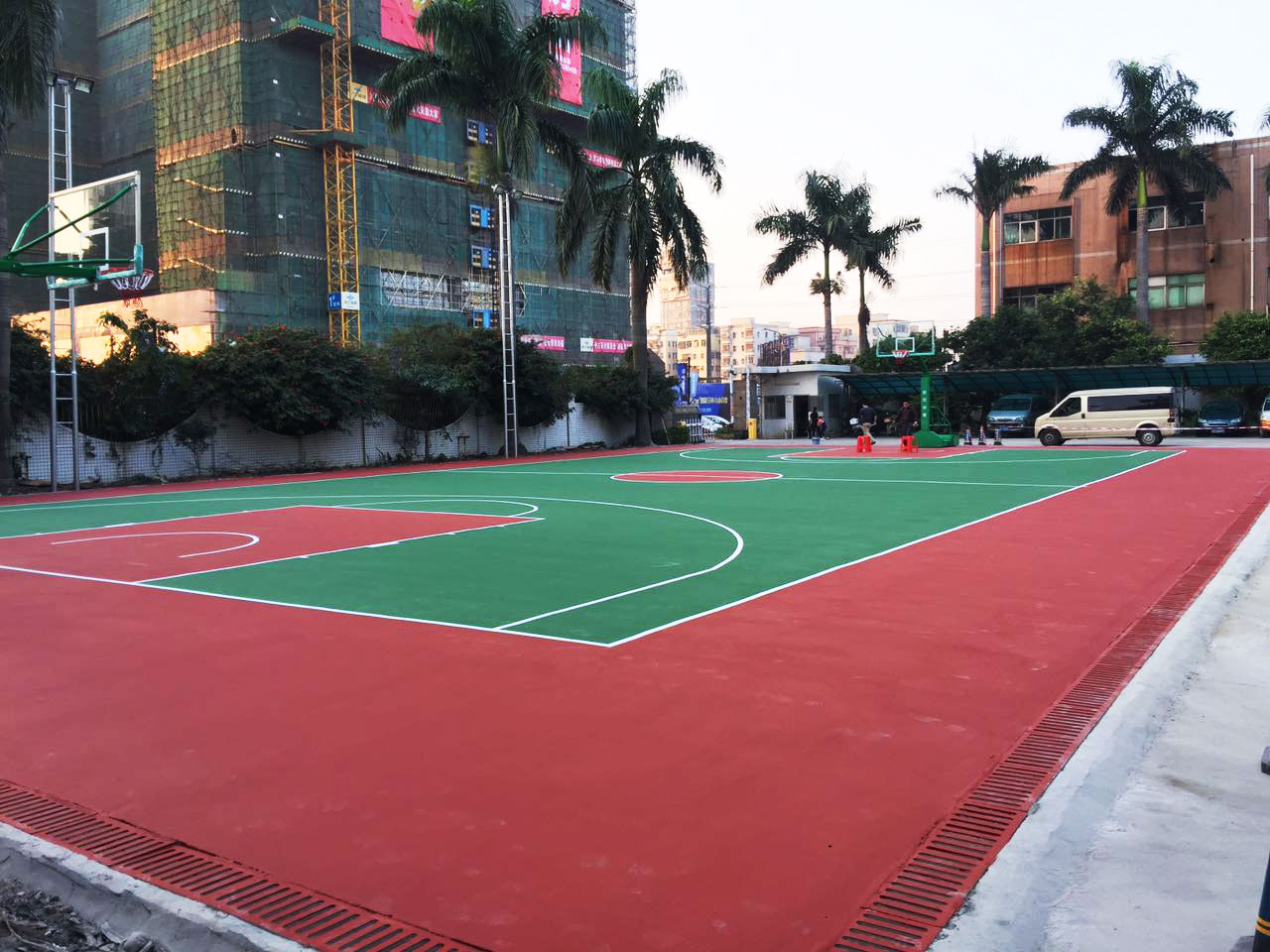篮球场施工：光明交通运输局